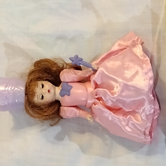 Madame Alexander Wizard of Oz Doll Set with Red, Pink, and Silver Outfits - Picture 8 of 9